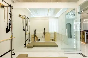 화이트톤 프리미엄 필라테스 스튜디오 인테리어